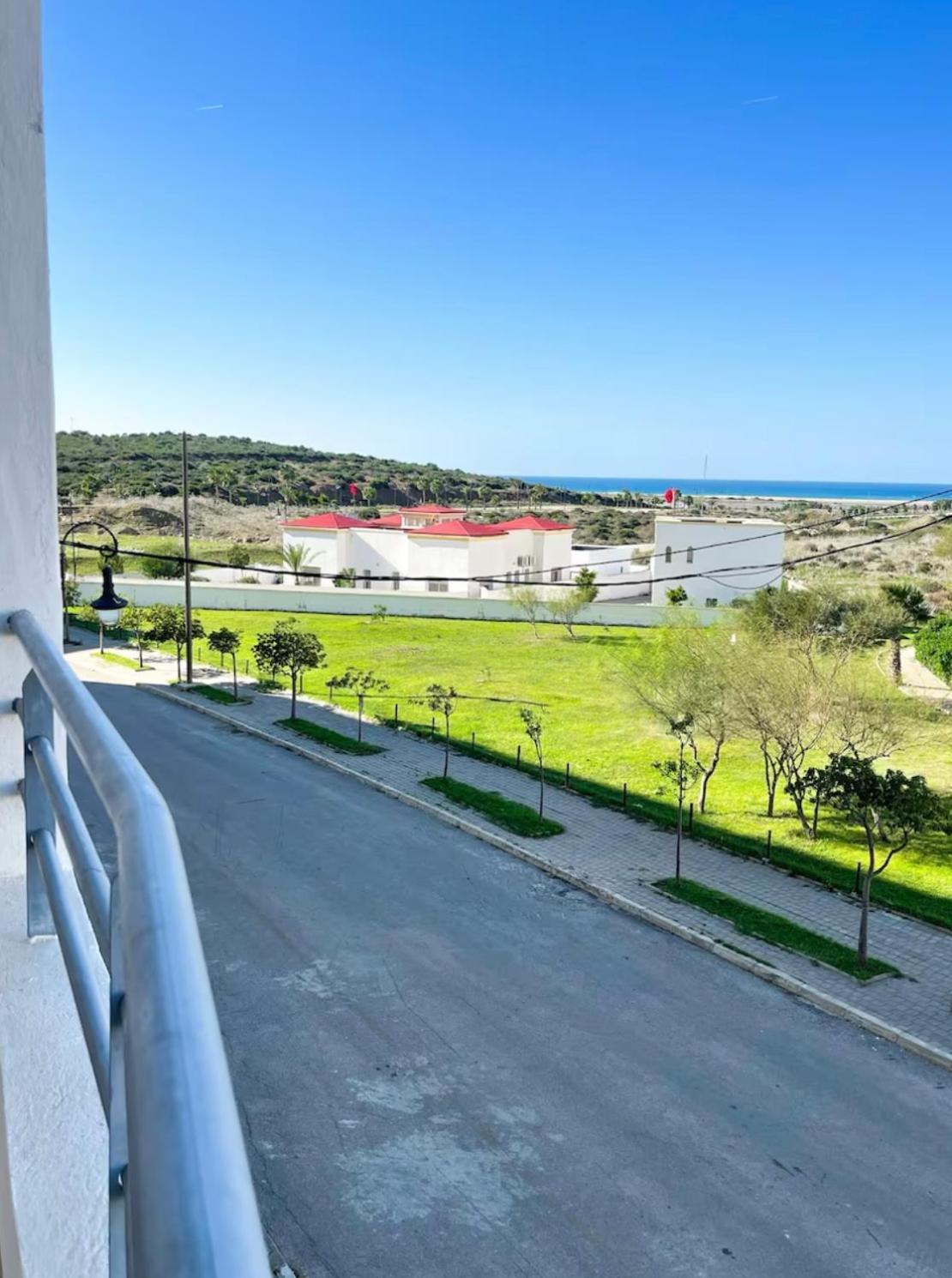 Elegant Appartement Avec Un Acces Piscine Jardin Parking Sous-Sol Et Wifi Haut Debit Fibre Optique Tangier Exterior photo